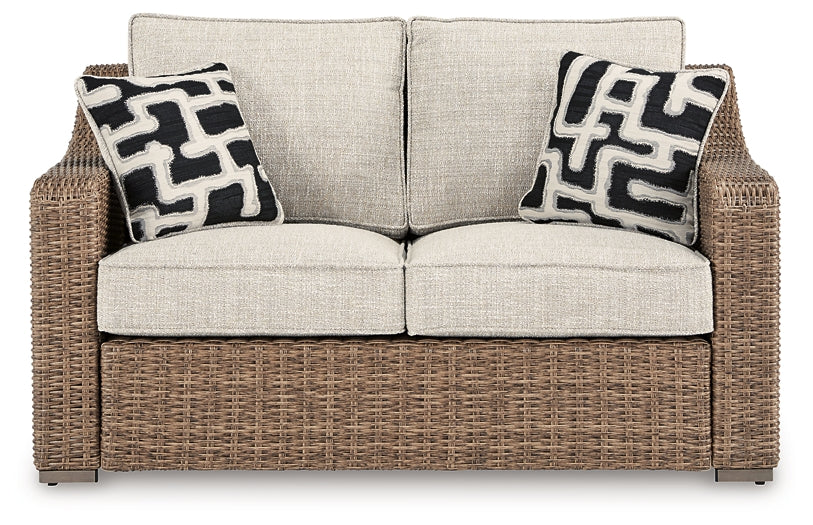 Beachcroft Loveseat w/Cushion