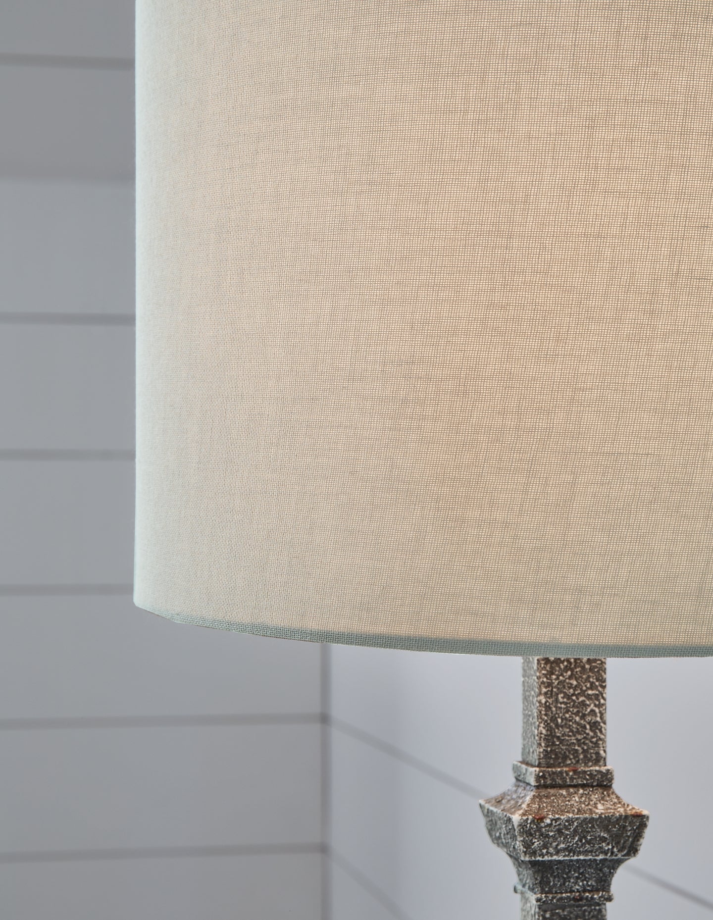 Oralieville Poly Accent Lamp (1/CN)